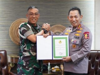 Kapolri Jadi Warga Kehormatan Corps POMAD: Semoga Memperkokoh Sinergitas TNI-Polri