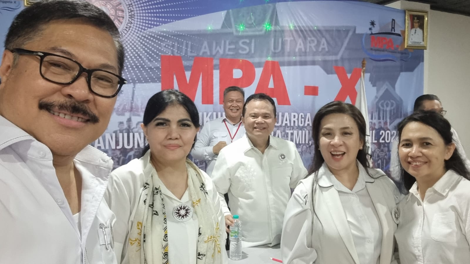 Foto : Jan Marinka ,Nova rumondor Ronny Sompie, Angelica Tengker dan Teichi kolopita