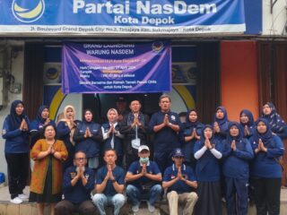 Foto : Ketua DPD Partai Nasdem Kota Depok H Samsul Ma'arip SPd.I,MM didampingi sejumlah Pengurus DPD lainya