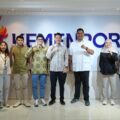 Menteri Pemuda dan Olahraga Republik Indonesia (Menpora RI), Dito Ariotedjo, menyatakan dukungannya terhadap inisiatif ASICS Indonesia yang menghadirkan ASICS School Program, sebuah program edukatif berbasis olahraga yang ditujukan bagi pelajar tingkat Sekolah Menengah Atas (SMA). Dukungan tersebut disampaikan Menpora Dito saat menerima audiensi dari PT ASICS Indonesia di Kantor Kemenpora, Selasa (22/7).(foto:Herry/kemenpora.go.id)