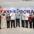 Menteri Pemuda dan Olahraga (Menpora) RI Dito Ariotedjo menerima audiensi Gubernur Maluku Hendrik Lewerissa bersama Wali Kota Tual Akhmad Yani Renuat di Lantai 10 Graha Kemenpora, Jalan Gerbang Pemuda Nomor 3, Senayan, Jumat (25/7) sore.(foto:Rafli/kemenpora.go.id)