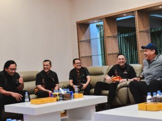 Menteri Pemuda dan Olahraga Republik Indonesia (Menpora RI) Dito Ariotedjo menerima audiensi dari Komite Olahraga Masyarakat Indonesia (KORMI) Nasional di rumah dinas, Kompleks Widya Chandra IV, Jakarta, Jumat (11/7). (foto:Andre/kemenpora.go.id)
