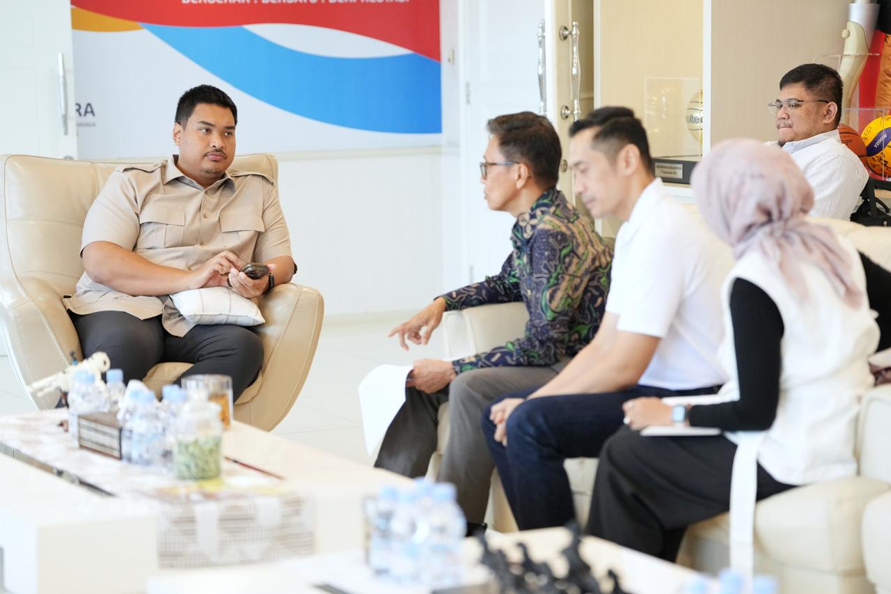 Menteri Pemuda dan Olahraga Republik Indonesia (Menpora RI) Dito Ariotedjo menerima audiensi Pengurus Besar Persatuan Atletik Seluruh Indonesia (PB PASI) di Kantor Kemenpora, Selasa (29/7).(foto:Herry//kemenpora.go.id)