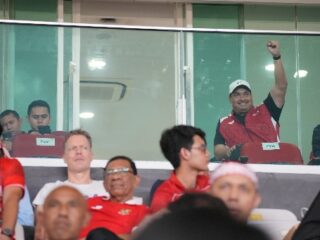 Menteri Pemuda dan Olahraga Republik Indonesia (Menpora RI), Dito Ariotedjo, mengapresiasi Timnas Indonesia U-23 yang berhasil melaju ke final Piala AFF 2025. Garuda Muda melangkah ke partai puncak usai membungkam Thailand lewat adu penalti.(foto:raiky/kemenpora.go.id)