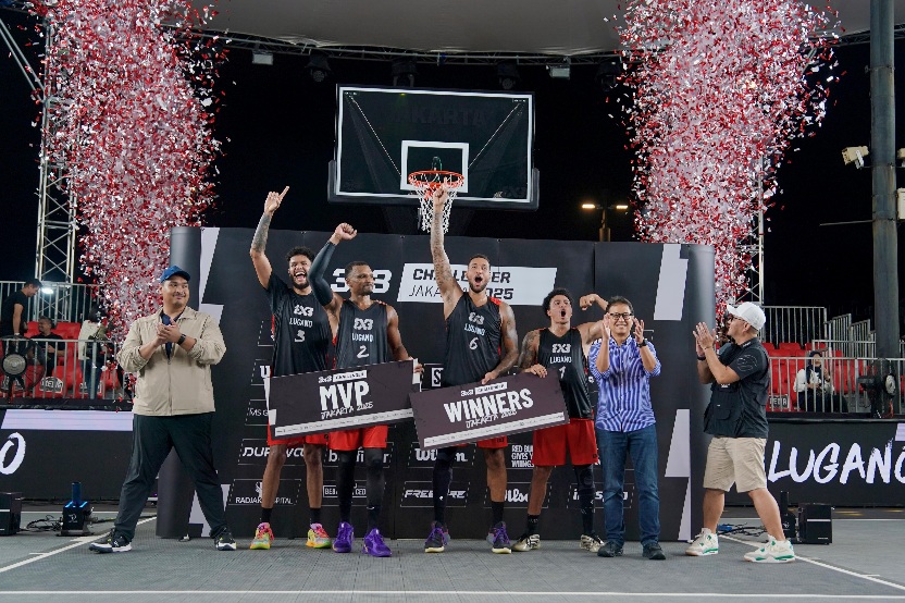 Menteri Pemuda dan Olahraga Republik Indonesia (Menpora RI) Dito Ariotedjo, secara resmi menutup penyelenggaraan final FIBA Inaspro 3x3 Challenger Jakarta 2025 yang digelar di Parkir Timur Gelora Bung Karno (GBK), Senayan, Jakarta, Minggu (27/7). (foto:Gilang/kemenpora.go.id)