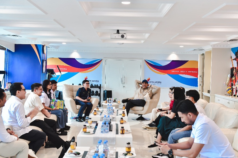 Menteri Pemuda dan Olahraga Republik Indonesia (Menpora RI) Dito Ariotedjo mendukung kegiatan anak muda dalam bidang olahraga dan seni. Salah satunya adalah kegiatan Mahakam Festival (Mahafest) yang diselenggarakan oleh SMA Negeri 6 Jakarta.(foto:Andre/kemenpora.go.id)