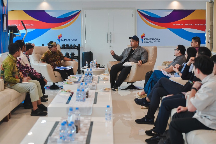 Menteri Pemuda dan Olahraga Republik Indonesia (Menpora RI) Dito Ariotedjo, menerima Gubernur Kalimantan Utara (Kaltara) Zainal Arifin Paliwang yang hadir bersama Kadispora Saiful Bahri, Sekretaris Dinas Muhammad Faisal Ramadhan di Kantor Kemenpora, Senayan, Jakarta, Jumat (4/7).(foto:bagus/kemenpora.go.id)