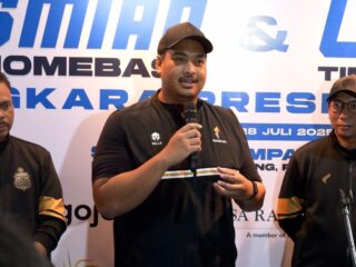 Lampung: Menteri Pemuda dan Olahraga (Menpora) RI Dito Ariotedjo menyambut baik kembalinya Bhayangkara FC ke kasta tertinggi sepak bola tertinggi Liga Indonesia, Super League. Apalagi di musim 2025-2026 ini, Bhayangkara FC memilih Lampung sebagai homebase dan berganti nama menjadi Bhayangkara Presisi Lampung FC. (foto:Gilang/kemenpora.go.id)
