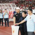 Menteri Pemuda dan Olahraga Republik Indonesia (Menpora RI) Dito Ariotedjo, bersama Ketua Umum PSSI Erick Thohir dan Ketua Steering Committee (SC) Maruarar Sirait secara resmi membuka Piala Presiden 2025 di Stadion Utama Gelora Bung Karno (SUGBK) Senayan, Jakarta, Minggu (6/7) malam. (foto: raiky/kemenpora.go.id)