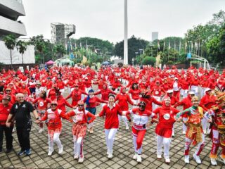 Kementerian Pemuda dan Olahraga (Kemenpora) RI menggelar Sosialisasi Senam Kreasi Budaya “Ikan Nae di Pante” dan peringatan 7 Tahun Senam Poco-Poco GWR pada kegiatan Jumat Krida, Jumat (8/8) pagi di Lapangan Graha Kemenpora, Jalan Gerbang Pemuda Nomor 3 Senayan.(foto:Andre/kemenpora.go.id)