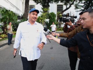Menteri Pemuda dan Olahraga Republik Indonesia (Menpora RI) Dito Ariotedjo, menghadiri Sidang Kabinet Paripurna yang dipimpin Presiden Prabowo Subianto dan Wakil Presiden Gibran Rakabuming Raka di Istana Kepresidenan, Jakarta.(foto:raiky/kemenpora.go.id)