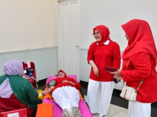 Dalam rangka memperingati Hari Ulang Tahun Kemerdekaan ke-80 Republik Indonesia Tahun 2025, Dharma Wanita Persatuan Kementerian Pemuda dan Olahraga Republik Indonesia (DWP Kemenpora RI) secara rutin menyelenggarakan kegiatan donor darah, pemeriksaan deteksi dini kanker serviks dan Cek Kesehatan Gratis (CKG) Cepat. (foto:Andre/kemenpora.go.id)