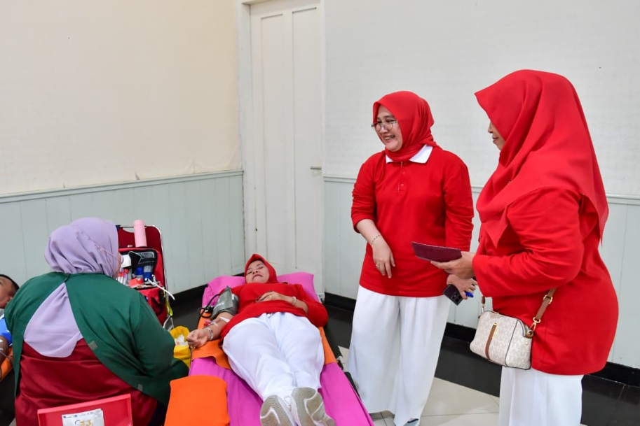 Dalam rangka memperingati Hari Ulang Tahun Kemerdekaan ke-80 Republik Indonesia Tahun 2025, Dharma Wanita Persatuan Kementerian Pemuda dan Olahraga Republik Indonesia (DWP Kemenpora RI) secara rutin menyelenggarakan kegiatan donor darah, pemeriksaan deteksi dini kanker serviks dan Cek Kesehatan Gratis (CKG) Cepat. (foto:Andre/kemenpora.go.id)