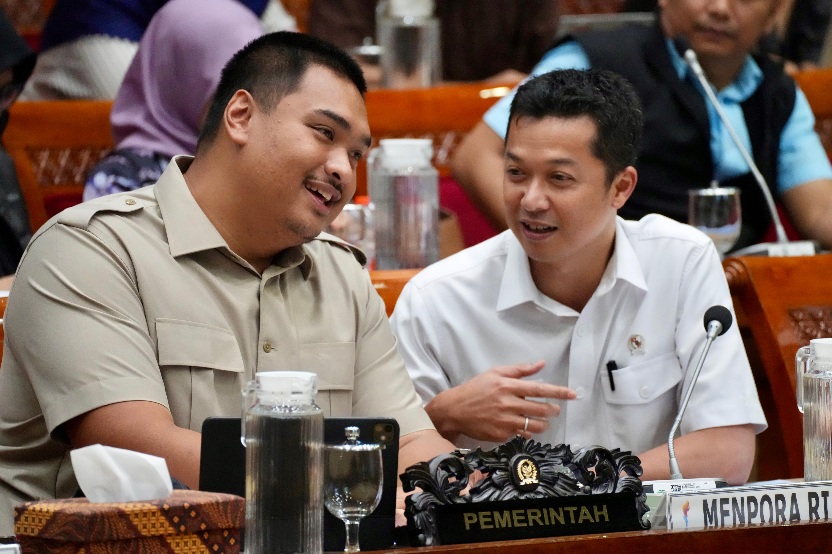 Menteri Pemuda dan Olahraga Republik Indonesia (Menpora RI) Dito Ariotedjo, didampingi Wamenpora RI Taufik Hidayat beserta jajaran pejabat Eselon I dan II serta Staf Khusus dan Tenaga Ahli Kemenpora RI, mengikuti Rapat Kerja (Raker) bersama Komisi X DPR RI di Ruang Sidang Komisi X DPR RI Gedung Nusantara 1 Senayan, Jakarta, Rabu (27/8).(foto:Gilang/kemenpora.go.id)