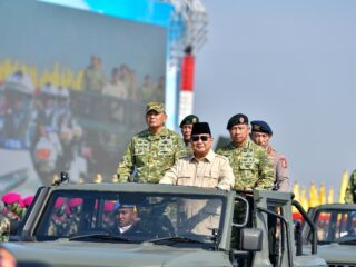 Wakil Menteri Pemuda dan Olahraga (Wamenpora) RI Taufik Hidayat menghadiri Upacara Gelar Pasukan Operasional dan Kehormatan Militer Tahun 2025 di Lapangan Udara (Lanud) Suparlan Pusdiklatpassus, Batujajar, Jawa Barat (Kabar), Minggu (10/8) pagi. (foto:Andre/kemenpora.go.id)