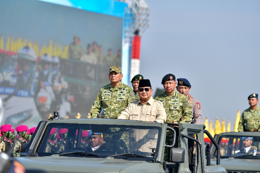 Wakil Menteri Pemuda dan Olahraga (Wamenpora) RI Taufik Hidayat menghadiri Upacara Gelar Pasukan Operasional dan Kehormatan Militer Tahun 2025 di Lapangan Udara (Lanud) Suparlan Pusdiklatpassus, Batujajar, Jawa Barat (Kabar), Minggu (10/8) pagi. (foto:Andre/kemenpora.go.id)