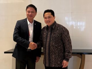 Menteri Pemuda dan Olahraga (Menpora) RI Erick Thohir bertemu dengan Philippine Sports Commission (PSC) Chairman atau Ketua Komisi Olahraga Filipina Patrick Gregorio di Jakarta, Minggu (19/10). Pertemuan ini dalam rangka menjajaki kolaborasi lebih dalam antara kedua negara Asia Tenggara tersebut.(foto:istimewa)