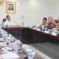 Menteri Pemuda dan Olahraga Republik Indonesia (Menpora RI) Dito Ariotedjo, memimpin Rapat Koordinator Program Beasiswa Keolahragaan bersama Plt. Dirut LPDP (Lembaga Pengelola Dana Pendidikan) Sudarto, yang hadir bersama Direktur Keuangan dan Umum Emmanuel Agust Hartono dan Direktur Beasiswa Dwi Larso di Ruang Rapat Lantai 10 Kantor Kemenpora, Senayan, Jakarta, Selasa (5/8).(foto:bagus/kemenpora.go.id)