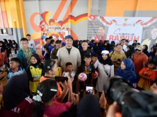 Menteri Pemuda dan Olahraga Republik Indonesia (Menpora RI) Dito Ariotedjo terus menunjukkan komitmennya dalam mendukung pengembangan olahraga di kalangan pelajar. (foto:bagus/kemenpora.go.id)