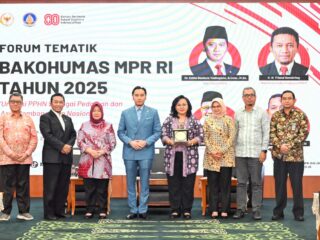 Majelis Permusyawaratan Rakyat Republik Indonesia (MPR RI) bersama Badan Koordinasi Hubungan Masyarakat (Bakohumas) menyelenggarakan Seminar Tematik Kehumasan bertajuk “Urgensi Pokok-Pokok Haluan Negara (PPHN) sebagai Pedoman dan Arah Pembangunan Nasional”, di Ruang Delegasi, Plaza Nusantara V, Kompleks Parlemen Senayan, Jakarta, Selasa (19/8).(foto:istimewa)