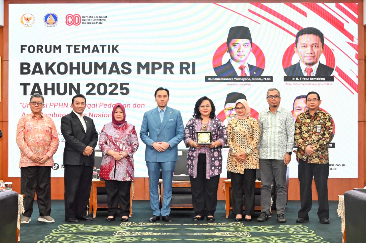 Majelis Permusyawaratan Rakyat Republik Indonesia (MPR RI) bersama Badan Koordinasi Hubungan Masyarakat (Bakohumas) menyelenggarakan Seminar Tematik Kehumasan bertajuk “Urgensi Pokok-Pokok Haluan Negara (PPHN) sebagai Pedoman dan Arah Pembangunan Nasional”, di Ruang Delegasi, Plaza Nusantara V, Kompleks Parlemen Senayan, Jakarta, Selasa (19/8).(foto:istimewa)