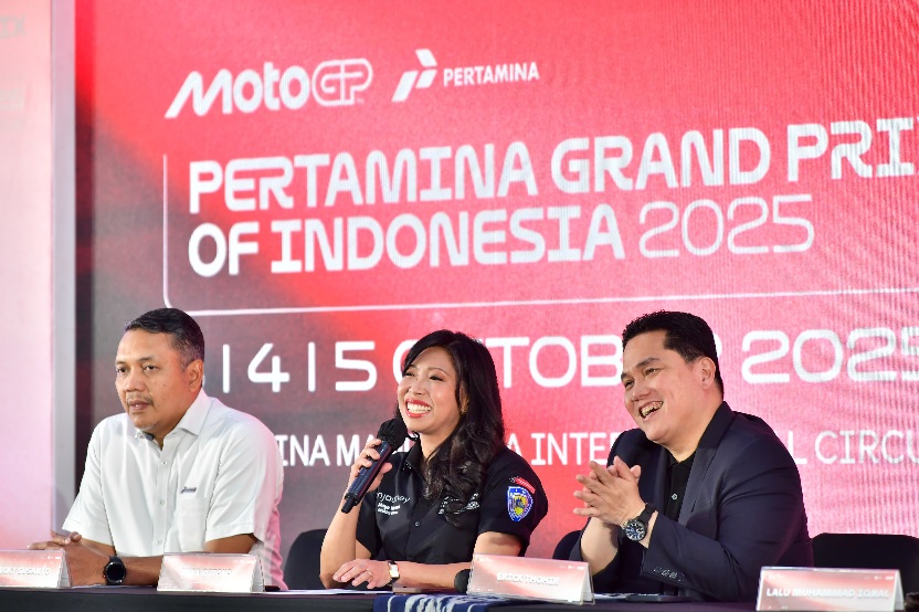 Penyelenggaraan event balap motor MotoGP seri ke-18 Pertamina Grand Prix of Indonesia 2025 tinggal sehari lagi. Persiapan event yang akan digelar pada 3-5 Oktober mendatang ini telah mencapai 100%, termasuk persiapan petugas yang bekerja sebagai marshal di Mandalika adalah seluruhnya asli anak bangsa, Nusa Tenggara Barat (NTB).(foto:Andre/kemenpora.go.id)