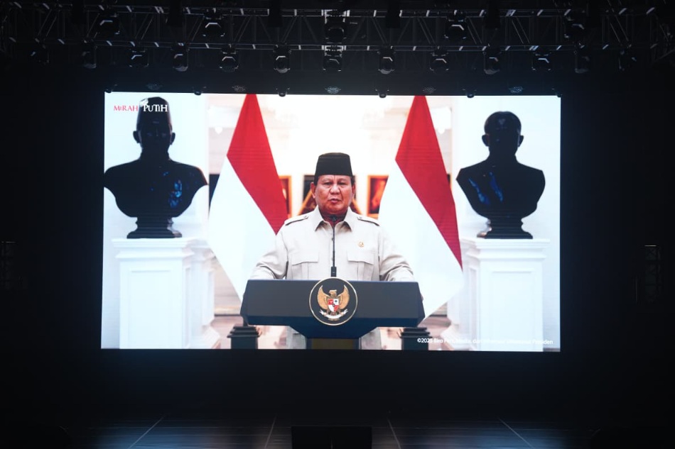 Kementerian Pemuda dan Olahraga (Kemenpora) RI menggelar Puncak Peringatan Hari Sumpah Pemuda (HSP) Ke-97 Tahun 2025 di Hall Basket, Gelora Bung Karno (GBK), Senayan, Jakarta Pusat, Selasa (28/10) malam. Puncak HSP ini mengangkat tema “Pemuda Pemudi Bergerak, Indonesia Bersatu” dengan tagline “Patriotik, Gigih, dan Empati.”(foto:Herry/kemenpora.go.id)