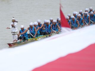 Menteri Pemuda dan Olahraga Republik Indonesia (Menpora RI) Dito Ariotedjo mengapresiasi Festival Pacu Jalur 2025 sebagai ajang pencarian bibit baru atlet dayung nasional.(foto:Herry/kemenpora go id)