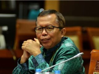 GNI : Stop Narasi Sesat ! Asrul Sani Perlihatkan Ijazah Asli: Publik Fokus Mendukung Kinerja Mahkamah Konstitusi