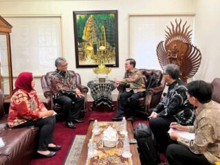 Kementerian Pemuda dan Olahraga RI melakukan audiensi dengan Konsulat Jenderal RI di Melbourne dalam rangka memperkuat kerja sama program pertukaran pemuda Indonesia–Australia (AIYEP), Rabu 19 November 2025. (foto:dok/kemenpora.go.id)