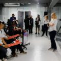 Antusiasme masyarakat lokal dan luar daerah di Indonesia menyambut gelaran MotoGP seri ke-18 Pertamina Grand Prix of Indonesia 2025 di Sirkuit Mandalika kian terasa besar. Indonesia Tourism Development Corporation (ITDC) bersama Dorna Sports menggelar program edukatif bertajuk Riders MotoGP Go To Schools.(foto:istimewa)