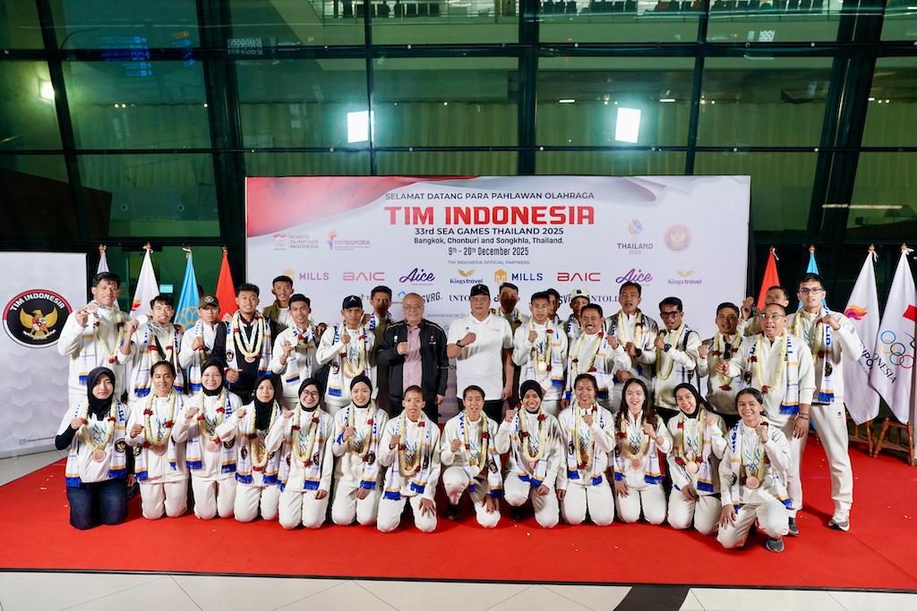 Rombongan terakhir kontingen Indonesia untuk SEA Games 2025 telah tiba di Tanah Air, Minggu (21/12) malam. Mereka terdiri dari cabang olahraga (cabor) modern pentathlon, ice skating, dan akuatik open water swimming.(foto:Gilang/kemenpora.go.id)