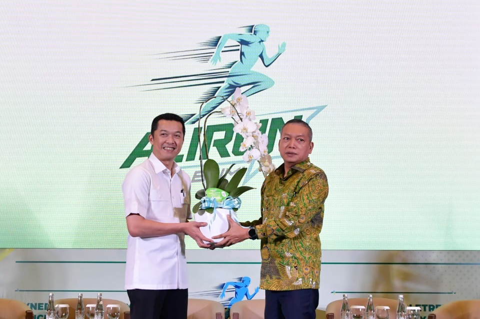 Wakil Menteri Pemuda dan Olahraga Republik Indonesia (Wamenpora RI) Taufik Hidayat, menghadiri Workshop AliRun Cinta Bumi 2025 bertajuk 'Synergizing Energy, Finance & Agribusiness For Green Future'. Acara ini diselenggarakan di Doubletree Hotel Bintaro Jaya, Jl. Boulevard Bintaro Jaya No.2 Tangerang Selatan, Banten, Jumat (31/10).(foto:bagus/kemenpora.go.id)
