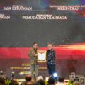 Kementerian Pemuda dan Olahraga (Kemenpora) RI kembali meneguhkan komitmennya dalam keterbukaan informasi publik. Hal ini ditandai keberhasilan Kemenpora mendapatkan penghargaan Anugerah Arkaya Wiwarta Prajanugraha sebagai badan publik terbaik dalam keterbukaan informasi publik kategori kementerian.(foto:Andre/kemenpora.go.id)