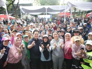 Menteri Pemuda dan Olahraga Republik Indonesia (Menpora RI) Erick Thohir, menghadiri acara Jakarta Mother's Day (JMD) 2025 di SCBD Weekland, Kawasan SCBD Jakarta Pusat, Minggu (21/12). Turut hadir pula Wakil Menteri Pemberdayaan Perempuan dan Perlindungan Anak (Wamen PPPA) Veronica Tan dan Wakil Menteri Kebudayaan Giring Ganesha. (foto:raiky/kemenpora.go.id)