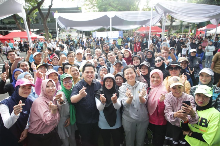 Menteri Pemuda dan Olahraga Republik Indonesia (Menpora RI) Erick Thohir, menghadiri acara Jakarta Mother's Day (JMD) 2025 di SCBD Weekland, Kawasan SCBD Jakarta Pusat, Minggu (21/12). Turut hadir pula Wakil Menteri Pemberdayaan Perempuan dan Perlindungan Anak (Wamen PPPA) Veronica Tan dan Wakil Menteri Kebudayaan Giring Ganesha. (foto:raiky/kemenpora.go.id)