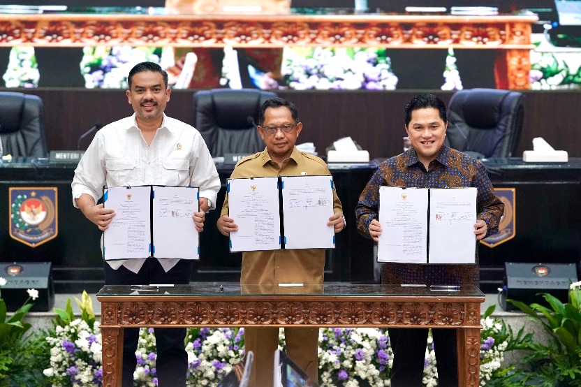 Menteri Pemuda dan Olahraga Republik Indonesia (Menpora RI) Erick Thohir melakukan langkah konkret mendorong pengelolaan dan pemanfaatan sarana olahraga di Indonesia agar berkembang baik, dan bisa berdampak untuk pertumbuhan ekonomi nasional. (foto:Gilang/kemenpora.go.id)