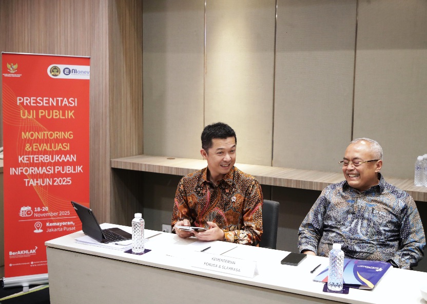 Wakil Menteri Pemuda dan Olahraga (Wamenpora) RI Taufik Hidayat mewakili Menpora Erick Thohir menghadiri Presentasi Uji Publik Monitoring dan Evaluasi (Monev) Keterbukaan Informasi Publik Tahun 2025 di Hotel Grand Mercure Kemayoran, Jakarta Pusat (Jakpus), Rabu (19/11) siang.⁩ Uji publik ini dilakukan dalam rangka penilaian Keterbukaan Informasi Publik Tahun 2025.(foto:raiky/kemenpora.go.id)