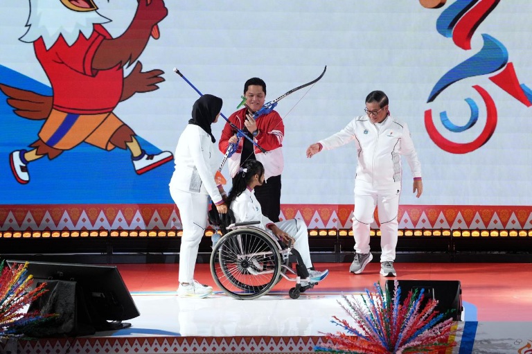 Menteri Pemuda dan Olahraga Republik Indonesia (Menpora RI) Erick Thohir dan Gubernur DKI Jakarta Pramono Anung secara resmi menutup Pekan Olahraga Pelajar Nasional (Popnas) XVII dan Pekan Paralimpik Pelajar Nasional (Peparpenas) XI Jakarta 2025 di GOR Mahasiswa Soemantri Brodjonegoro (GMSB), Minggu (9/11). (foto:Herry/kemenpora.go.id)