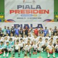 Festival Bulutangkis Piala Presiden 2025 resmi bergulir. Pertandingan yang menjadi ajang pencarian bibit unggul bulutangkis nasional ini dibuka di GOR KONI Bandung, Rabu (12/11) oleh Asisten Deputi Olahraga Pendidikan Kemenpora, Supeni Pudyastuti.(foto:Yayan/kemenpora.go.id)