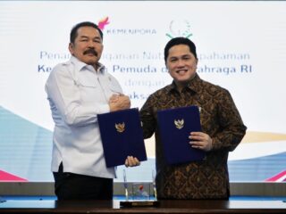 Menteri Pemuda dan Olahraga (Menpora) RI Erick Thohir melakukan penandatanganan Nota Kesepahaman dengan Jaksa Agung RI Sanitiar (ST) Burhanuddin di Auditorium Wisma Kemenpora, Jalan Gerbang Pemuda Nomor 3, Senayan, Senin (24/11) pagi. Nota kesepahaman ini terkait koordinasi pelaksanaan tugas dan fungsi di bidang hukum, kepemudaan, dan keolahragaan.(foto:raiky/kemenpora.go.id)