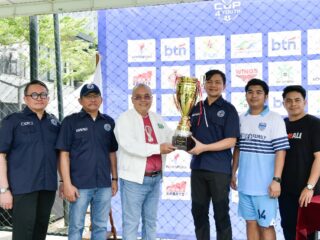 Sekretaris Kementerian Pemuda dan Olahraga (Sesmenpora) RI Gunawan Suswantoro membuka turnamen mini soccer Diamond Cup 4 Youth di Cibis Park, Jakarta Selatan, Sabtu (15/11) pagi. (foto:bagus/kemenpora.go.id)