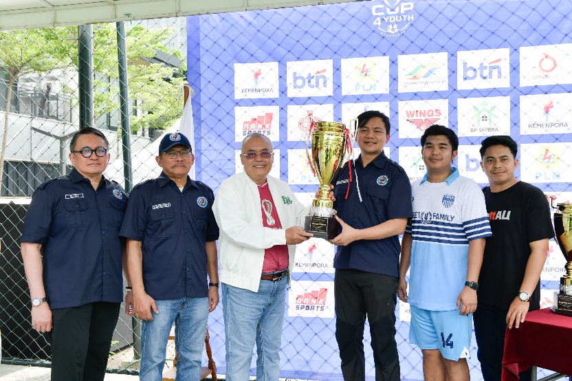 Sekretaris Kementerian Pemuda dan Olahraga (Sesmenpora) RI Gunawan Suswantoro membuka turnamen mini soccer Diamond Cup 4 Youth di Cibis Park, Jakarta Selatan, Sabtu (15/11) pagi. (foto:bagus/kemenpora.go.id)