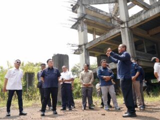 Menteri Pemuda dan Olahraga Republik Indonesia (Menpora RI) Erick Thohir terus melakukan evaluasi terhadap aset-aset yang dimiliki Kemenpora. Setelah sebelumnya meninjau Pusat Pelatihan Nasional di Cibubur, kali ini Menpora Erick meninjau P3SON (Pusat Pendidikan, Pelatihan dan Sekolah Olahraga Nasional) Hambalang, di Hambalang, Kabupaten Bogor, Jawa Barat, Rabu (15/10) pagi. (foto:Gilang/kemenpora.go.id)