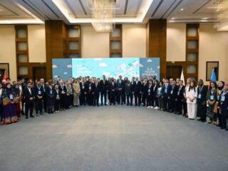 Kementerian Pemuda dan Olahraga Republik Indonesia (Kemenpora RI) turut berpartisipasi dalam D-8 (Developing-8) Youth Dialogue 2025 yang berlangsung di Baku, Azerbaijan pada 6–8 Desember 2025. Forum internasional bertemakan 'Youth Shaping Future of The Global Urban Agenda Sustainable and Climate Resilient Cities of Tomorrow'.(foto:dok/kemenpora.go.id)