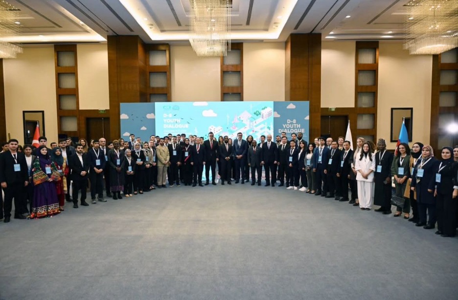 Kementerian Pemuda dan Olahraga Republik Indonesia (Kemenpora RI) turut berpartisipasi dalam D-8 (Developing-8) Youth Dialogue 2025 yang berlangsung di Baku, Azerbaijan pada 6–8 Desember 2025. Forum internasional bertemakan 'Youth Shaping Future of The Global Urban Agenda Sustainable and Climate Resilient Cities of Tomorrow'.(foto:dok/kemenpora.go.id)