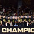 Sekretaris Kementerian Pemuda dan Olahraga (Sesmenpora) Gunawan Suswantoro menyerahkan trophy juara kepada Dewa United yang berhasil menjadi juara Elite Pro Champhionship (EPC) 2025 setelah berhasil mengalahkan Pacific Caesar Surabaya di gim final kedua dengan skor 57-44 (2-0) di Dewa United Arena, Tangerang, Banten, Sabtu (8/10) malam. (foto:Andre/kemenpora.go.id)