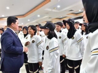 Menteri Pemuda dan Olahraga Republik Indonesia (Menpora RI) Erick Thohir, secara resmi melepas Tim Nasional Indonesia ke 3rd Asian Youth Games (AYG) Bahrain 2025 dan 6th Islamic Solidarity Games (ISG) Riyadh 2025. Menpora menyampaikan salam Presiden agar para atlet menampilkan yang terbaik untuk bangsa dan negara dimata dunia.(foto:Andre/kemenpora.go.id)