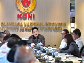 Dualisme kepengurusan cabang olahraga (cabor) sepak takraw nasional menemukan jalan keluar. Menteri Pemuda dan Olahraga (Menpora) RI Erick Thohir menerima surat dari Komite Olahraga Nasional Indonesia (KONI) dan Komite Olimpiade Indonesia (KOI) yang menyatakan dualisme kepengurusan ini telah tuntas.(foto:andre/kemenpora.go.id)