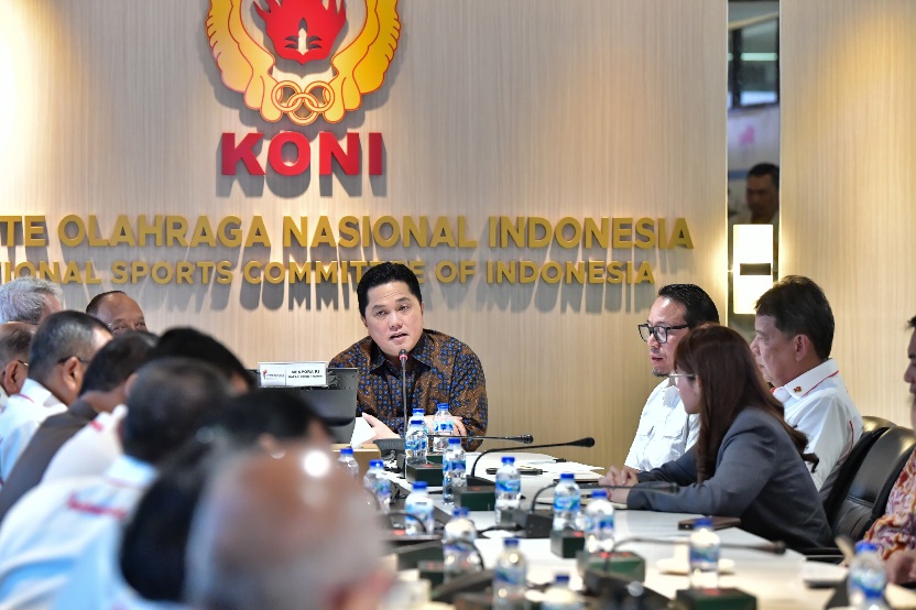 Dualisme kepengurusan cabang olahraga (cabor) sepak takraw nasional menemukan jalan keluar. Menteri Pemuda dan Olahraga (Menpora) RI Erick Thohir menerima surat dari Komite Olahraga Nasional Indonesia (KONI) dan Komite Olimpiade Indonesia (KOI) yang menyatakan dualisme kepengurusan ini telah tuntas.(foto:andre/kemenpora.go.id)